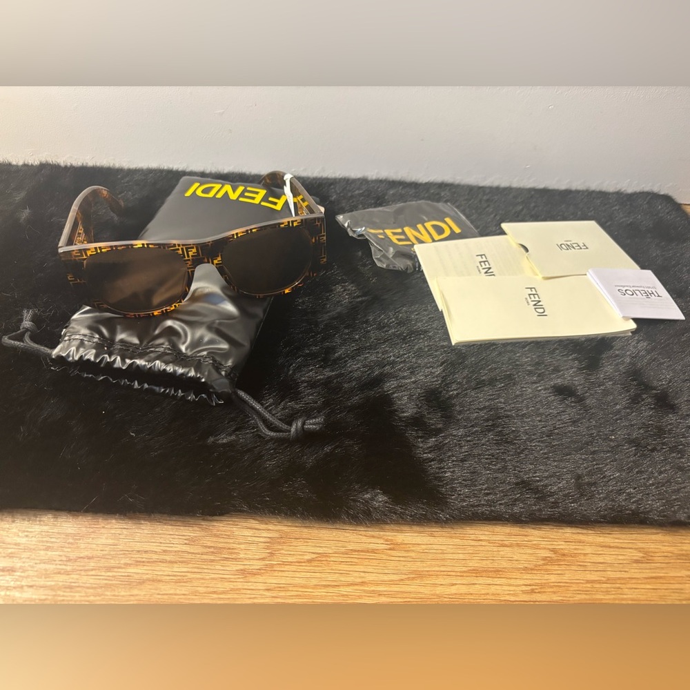 Fendi women’s Tortoiseshell Logo Square Sunglasses - Brown & Black